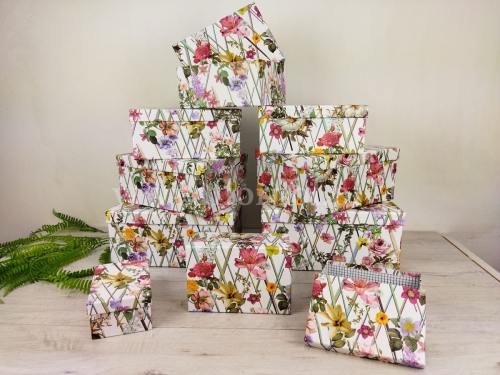 box florystyczno-prezentowy prostokąt 10szt kwiaty mix biały (24P191)